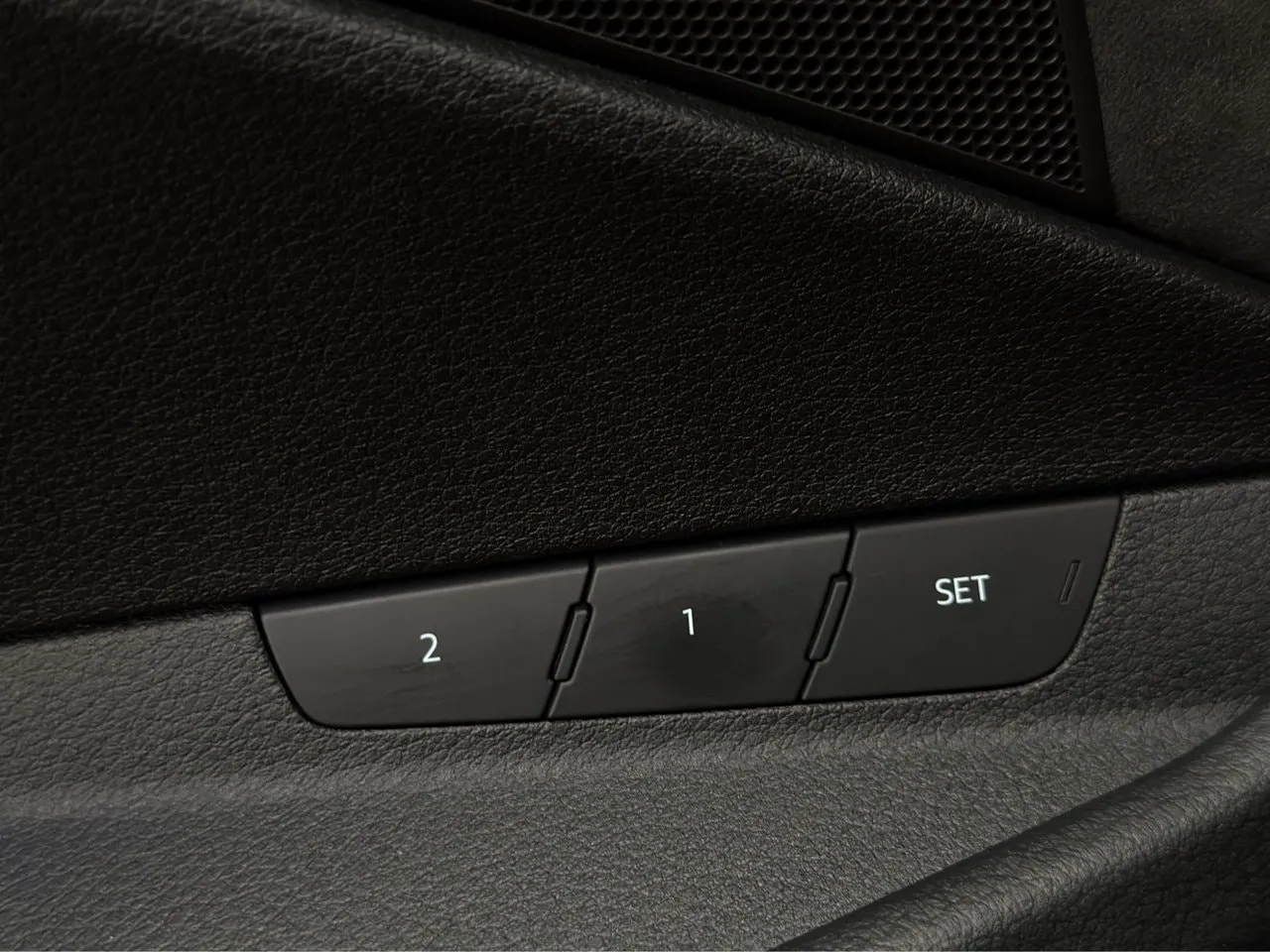 Vehicle image 34