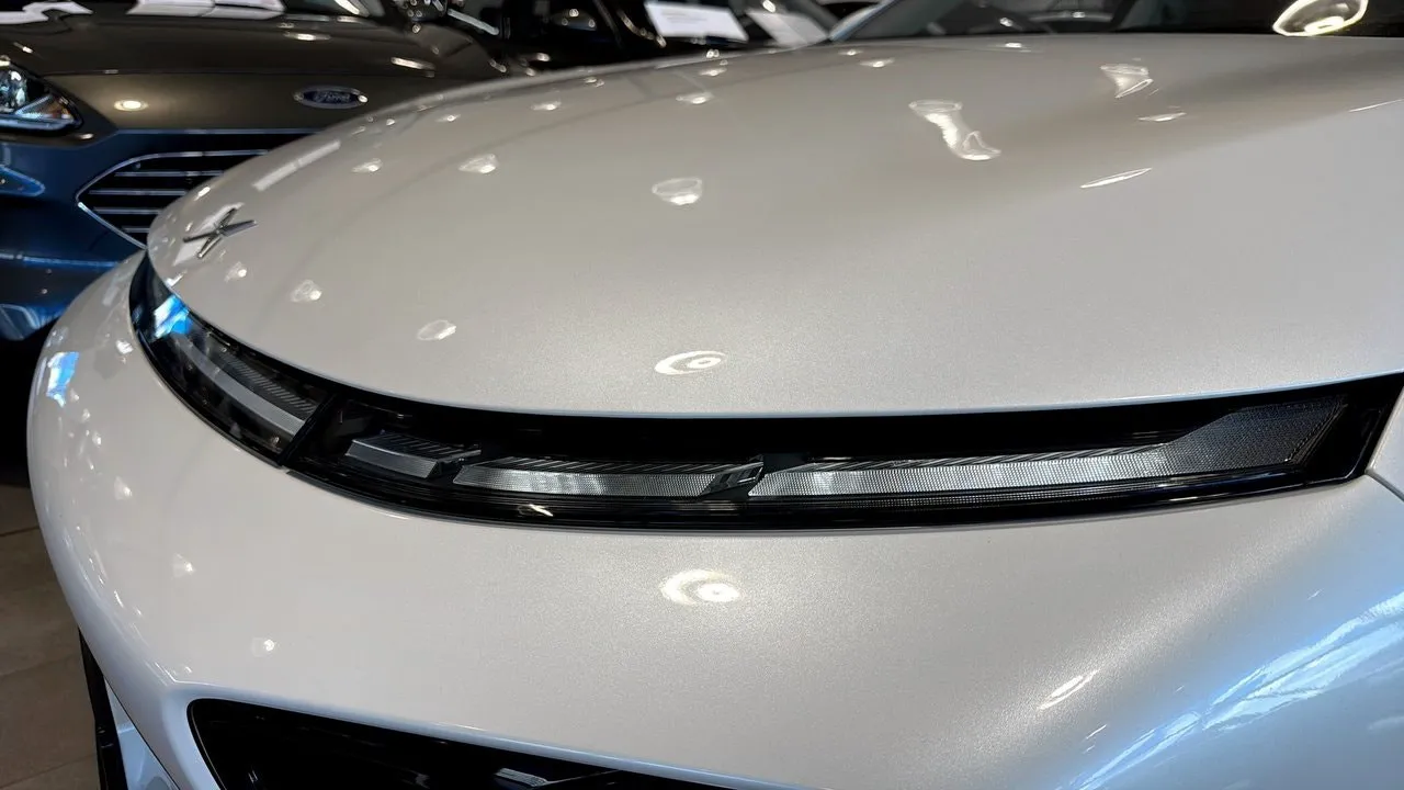Vehicle image 18