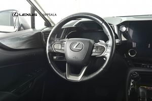 Lexus NX bild 9