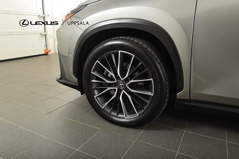 Lexus NX bild 23
