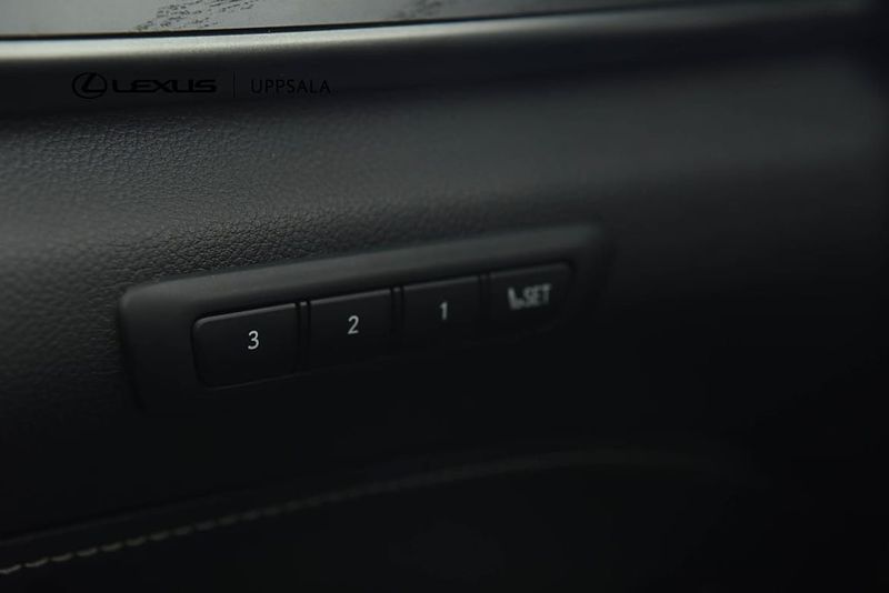 Lexus NX bild 13