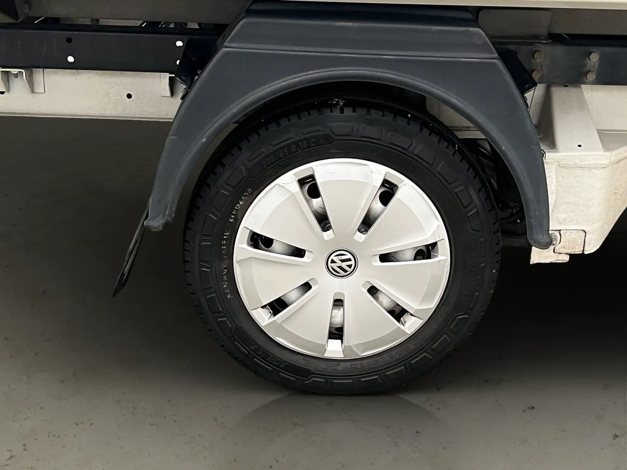 Vehicle image 32