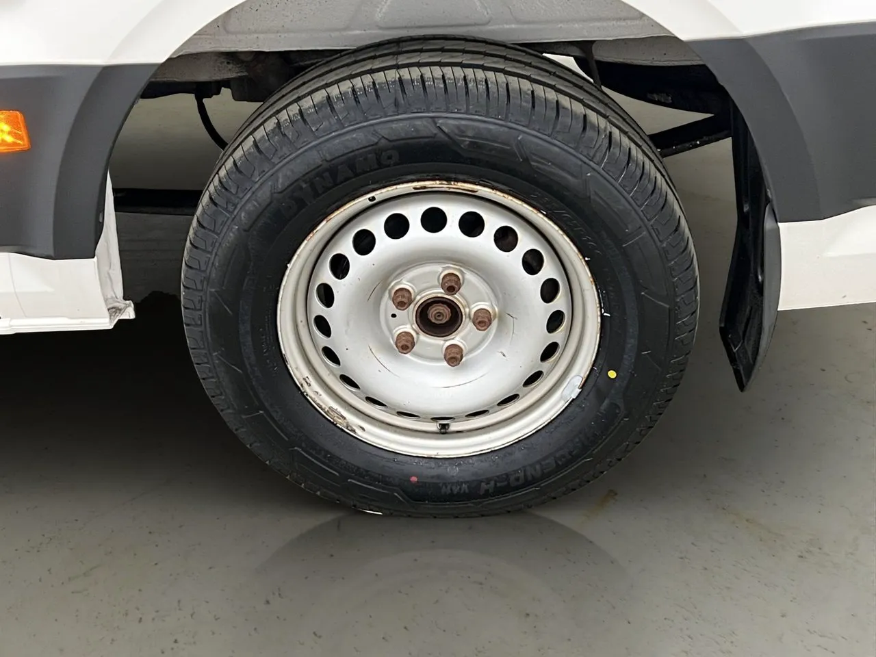 Vehicle image 33