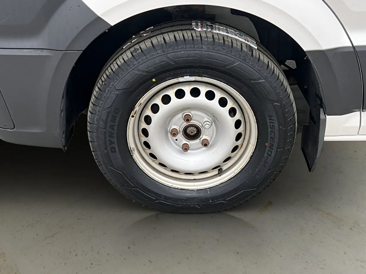 Vehicle image 32