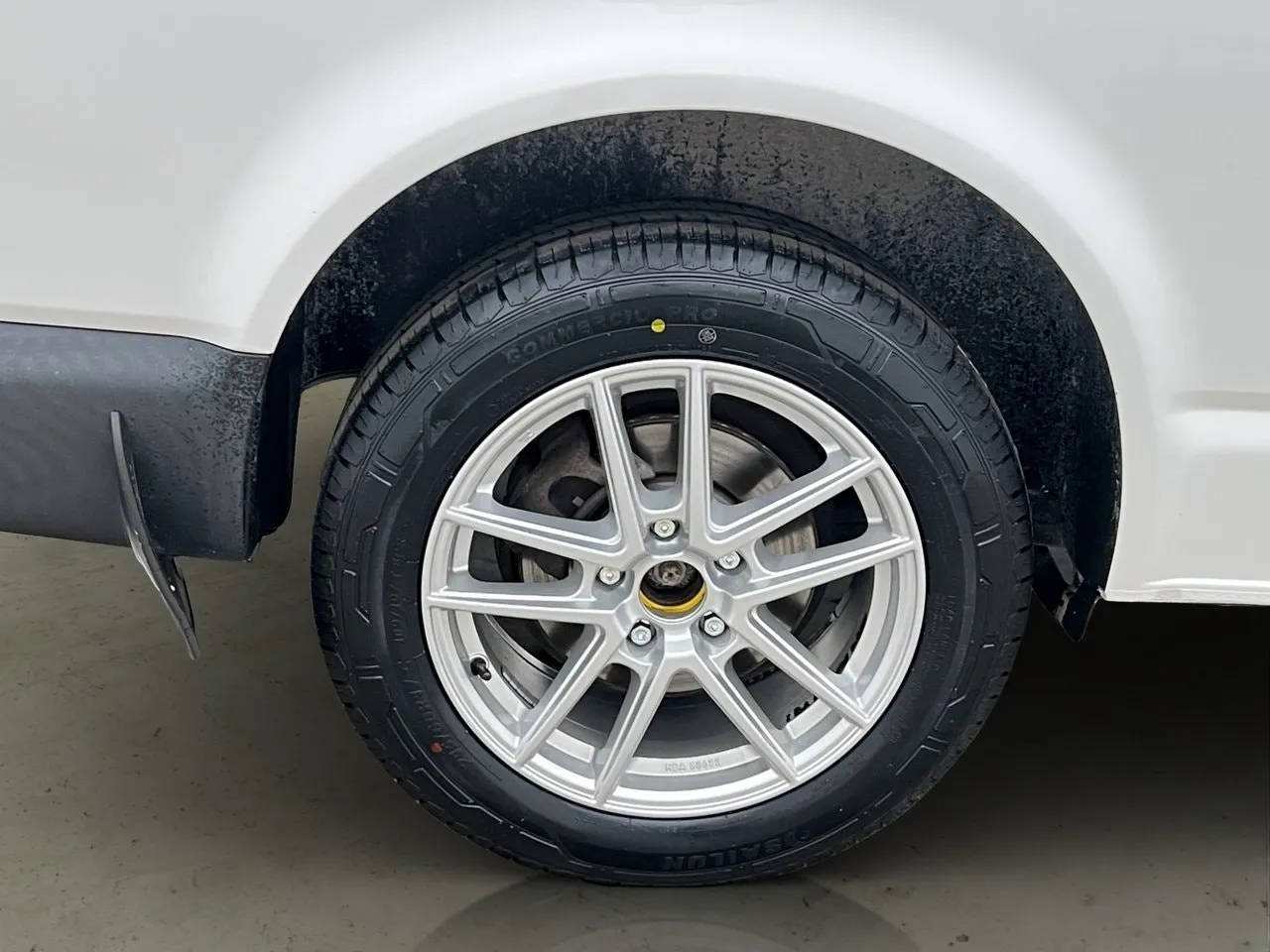 Vehicle image 32