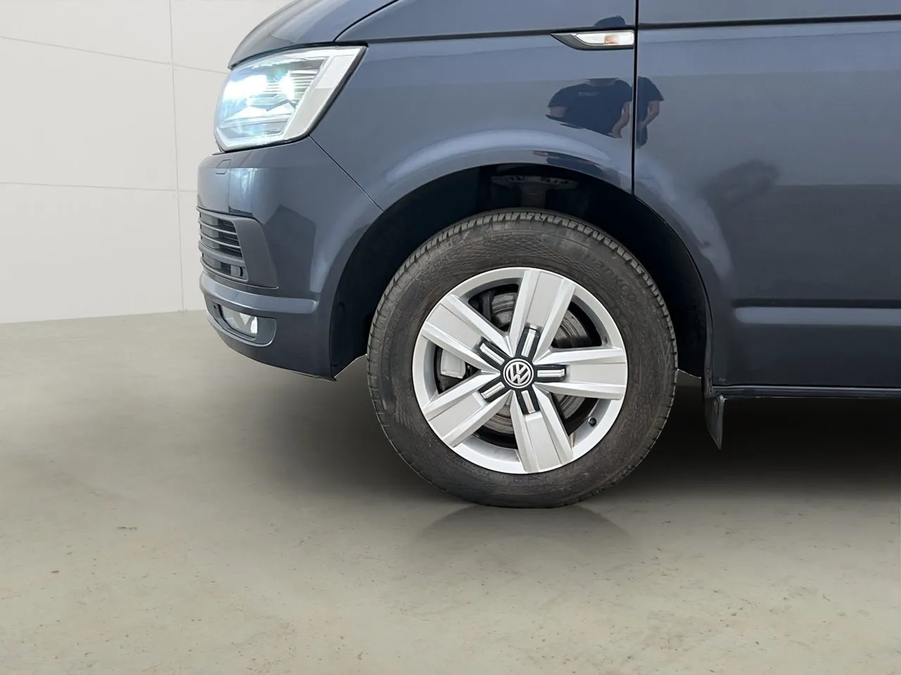 Vehicle image 24