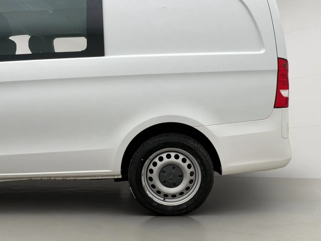 Vehicle image 28