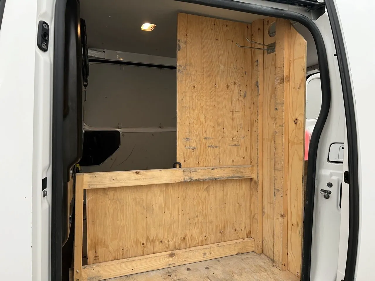 Vehicle image 14