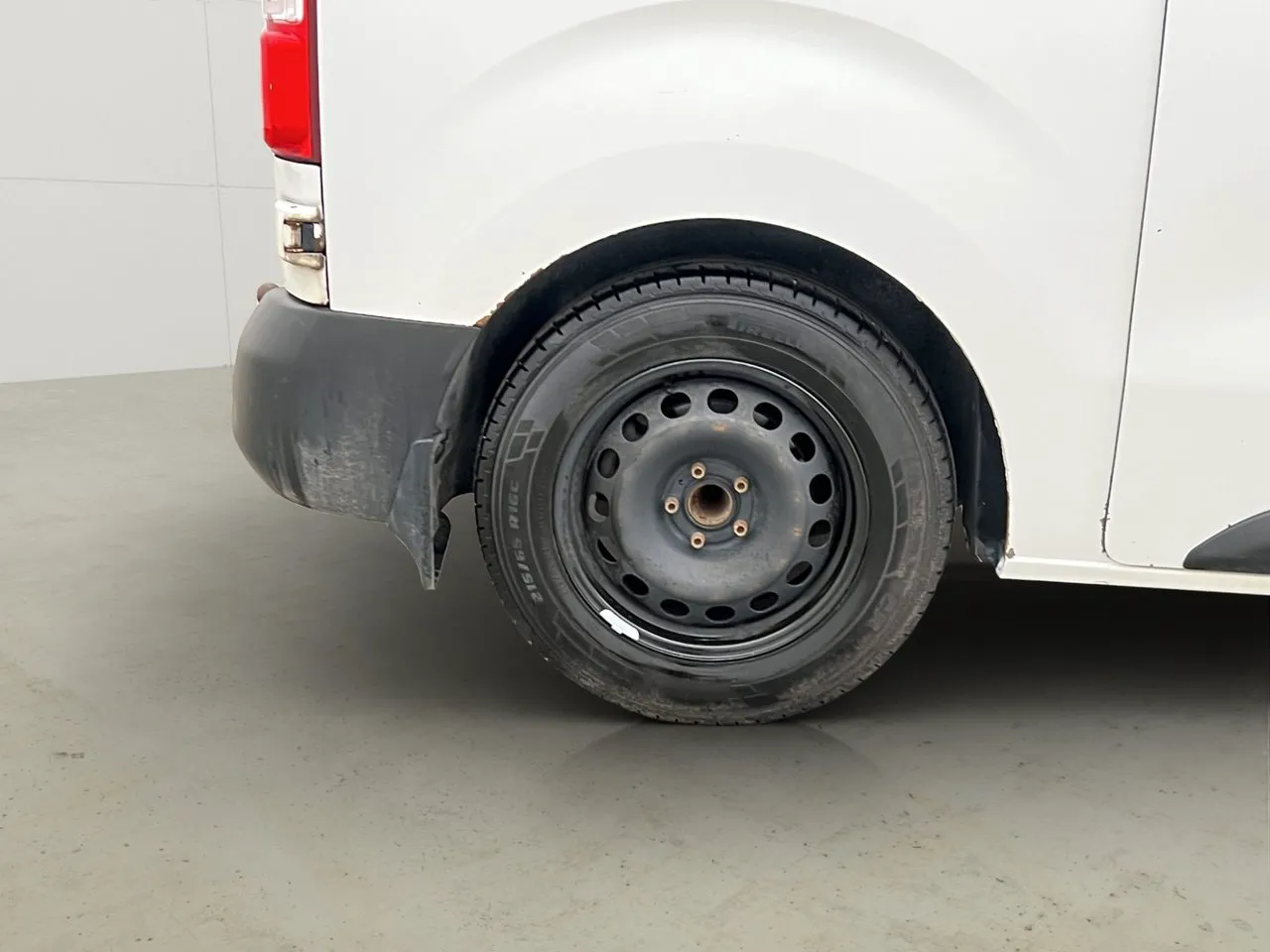Vehicle image 31