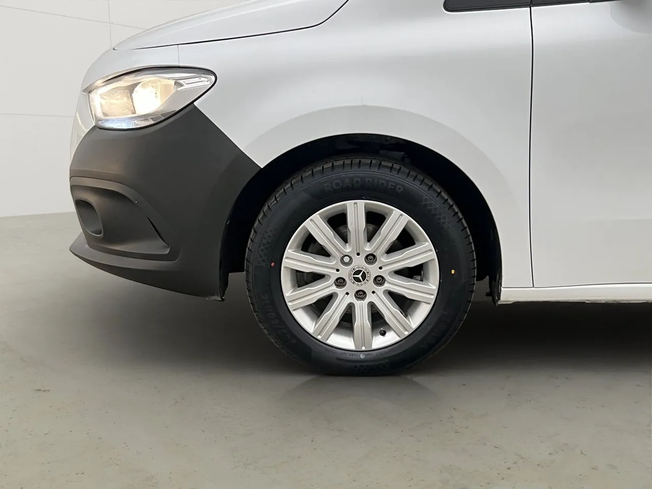 Vehicle image 26