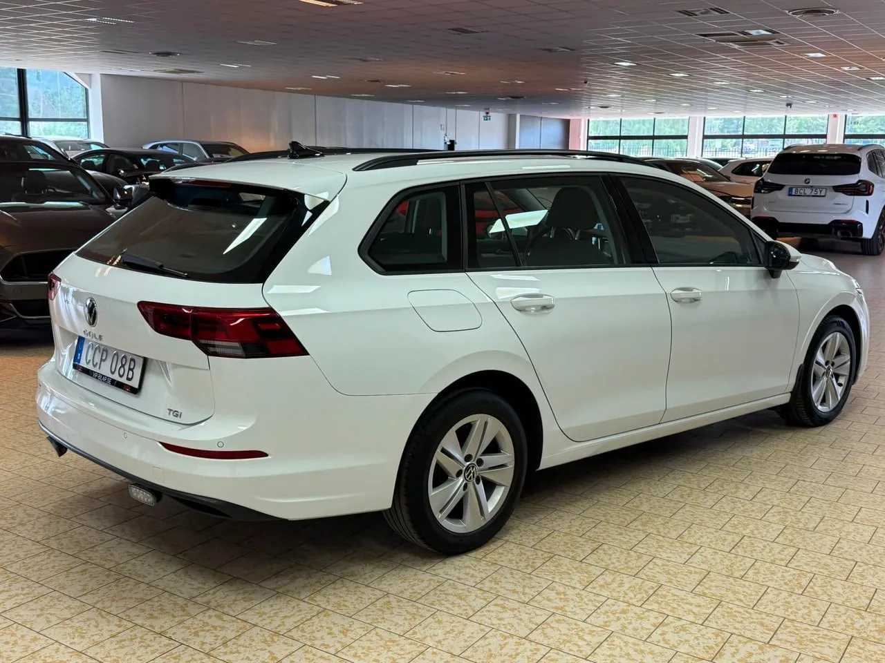 Vehicle image 6