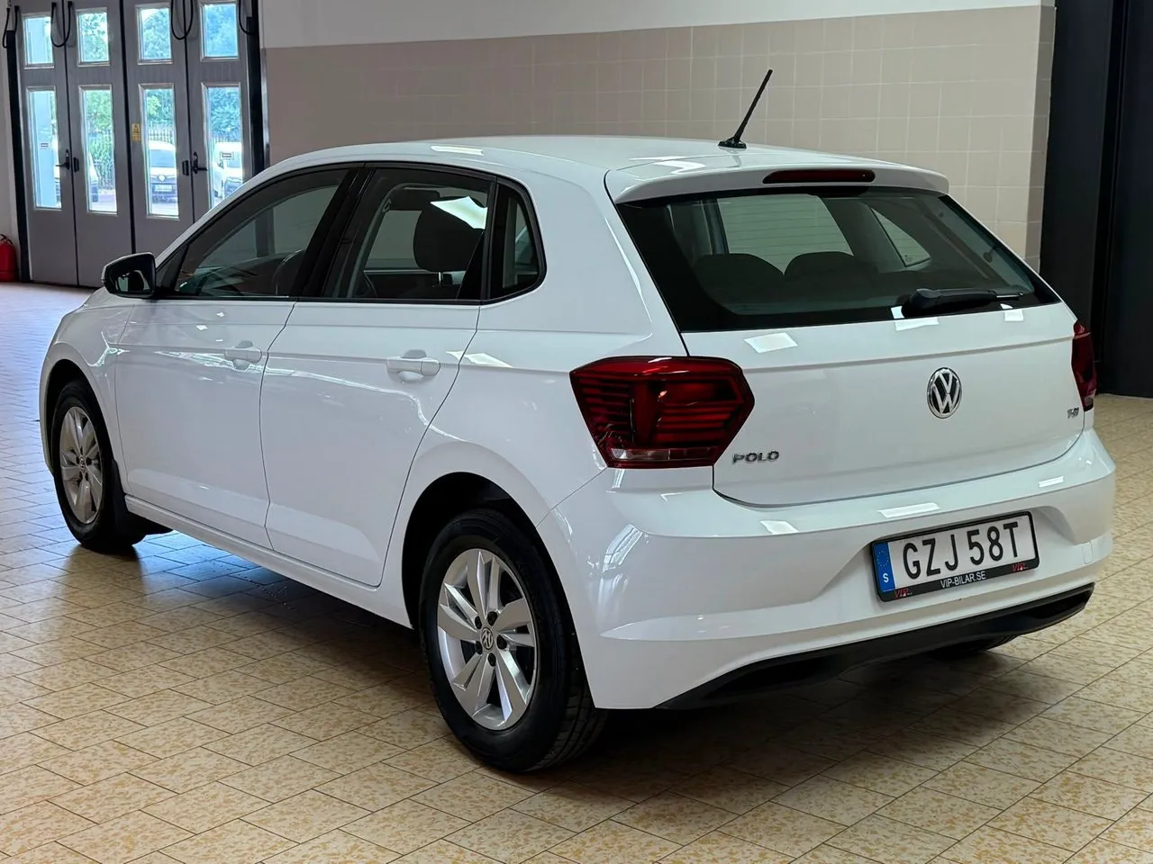 Vehicle image 4