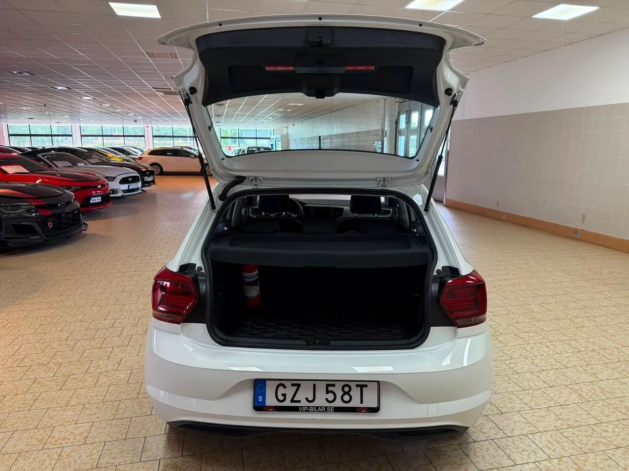 Vehicle image 10