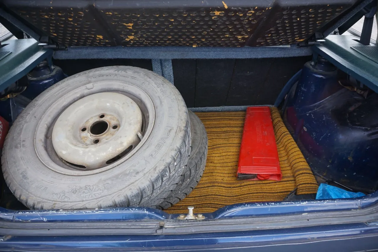 Vehicle image 7