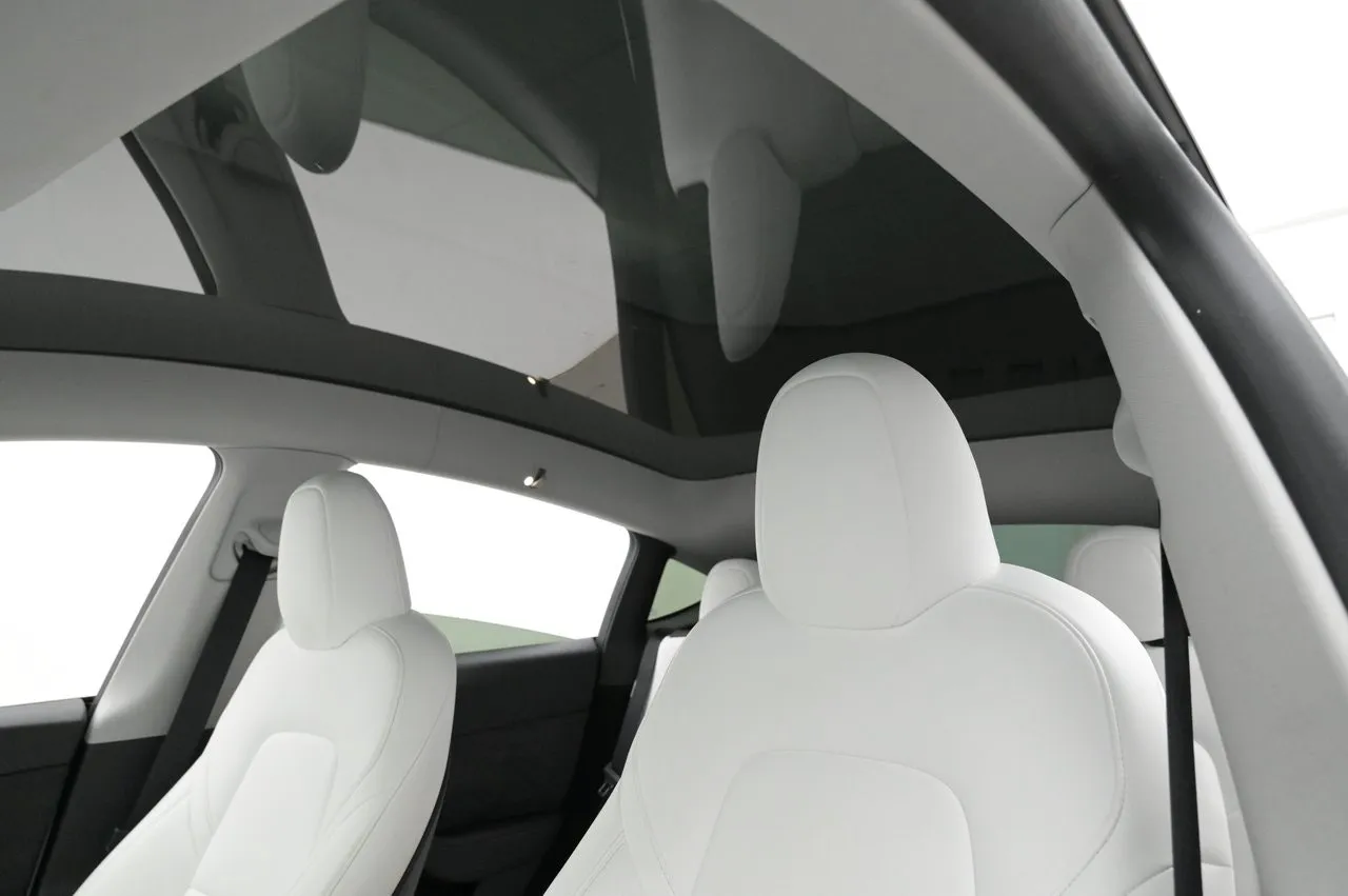 Tesla Model Y bild 25