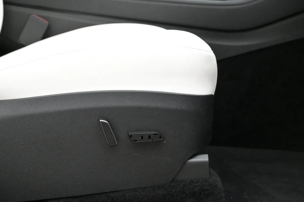 Tesla Model Y bild 13