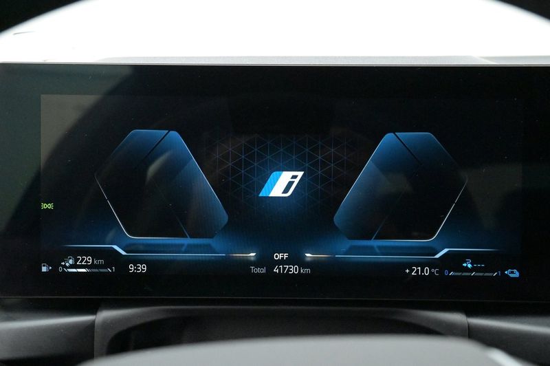 BMW 330 bild 9
