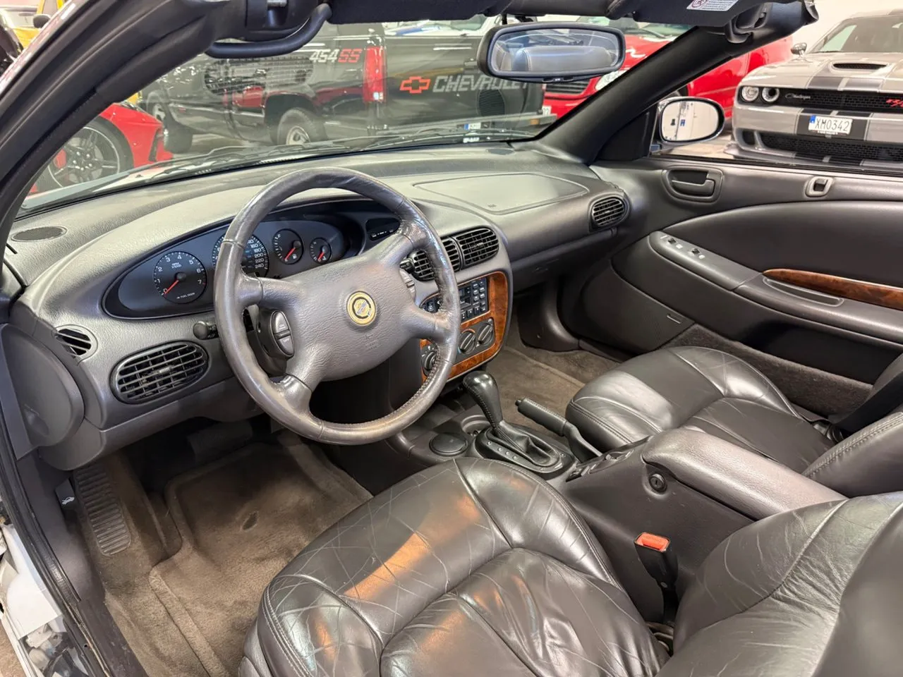 Vehicle image 16