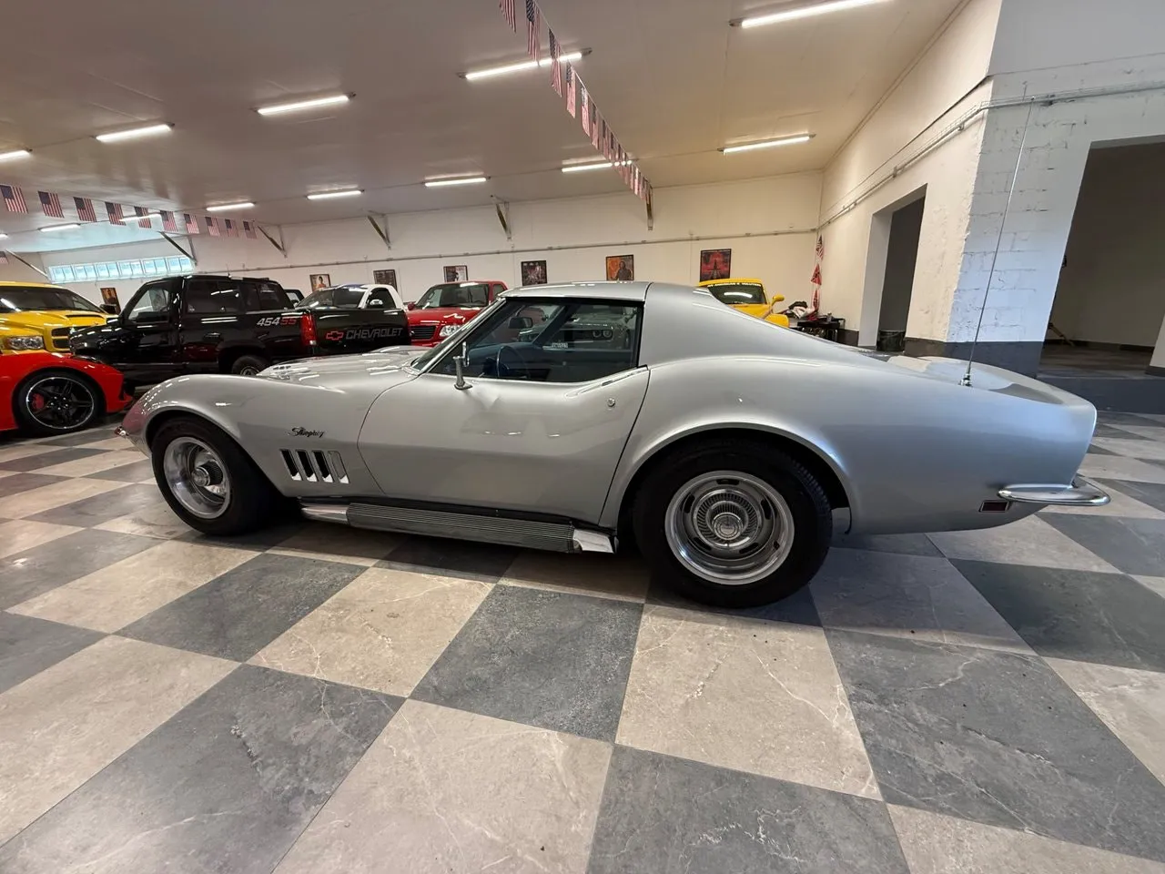 Vehicle image 16