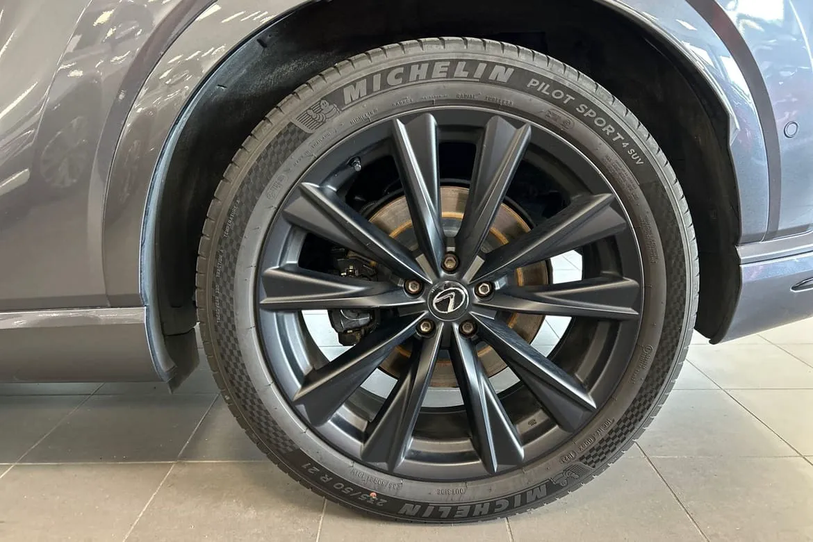 Vehicle image 16