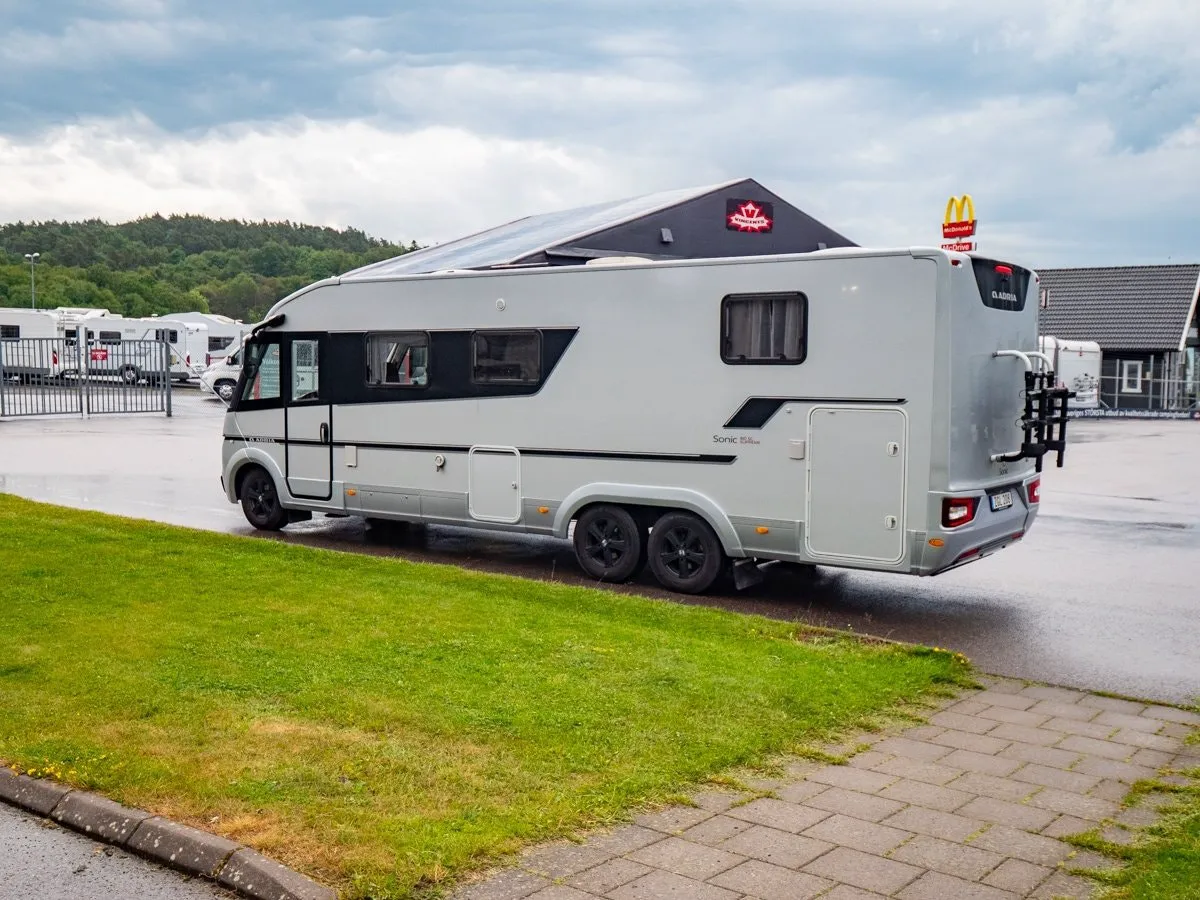 Vehicle image 26