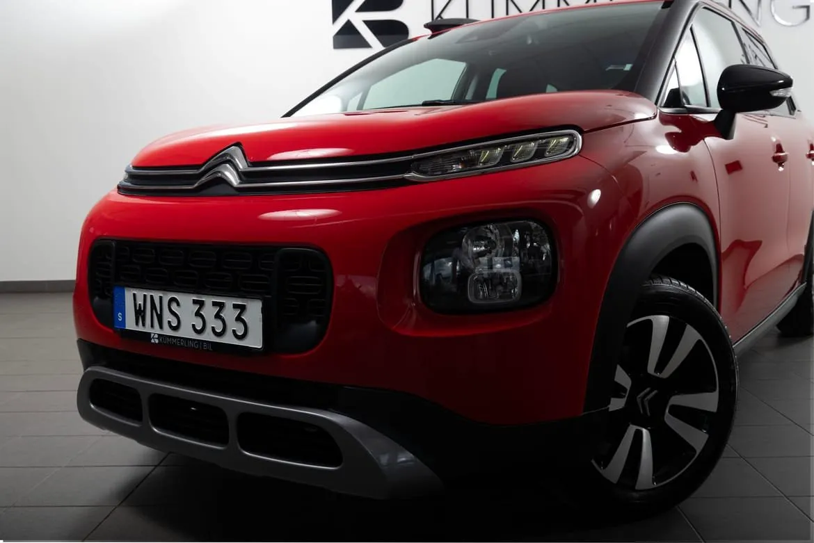 Vehicle image 9