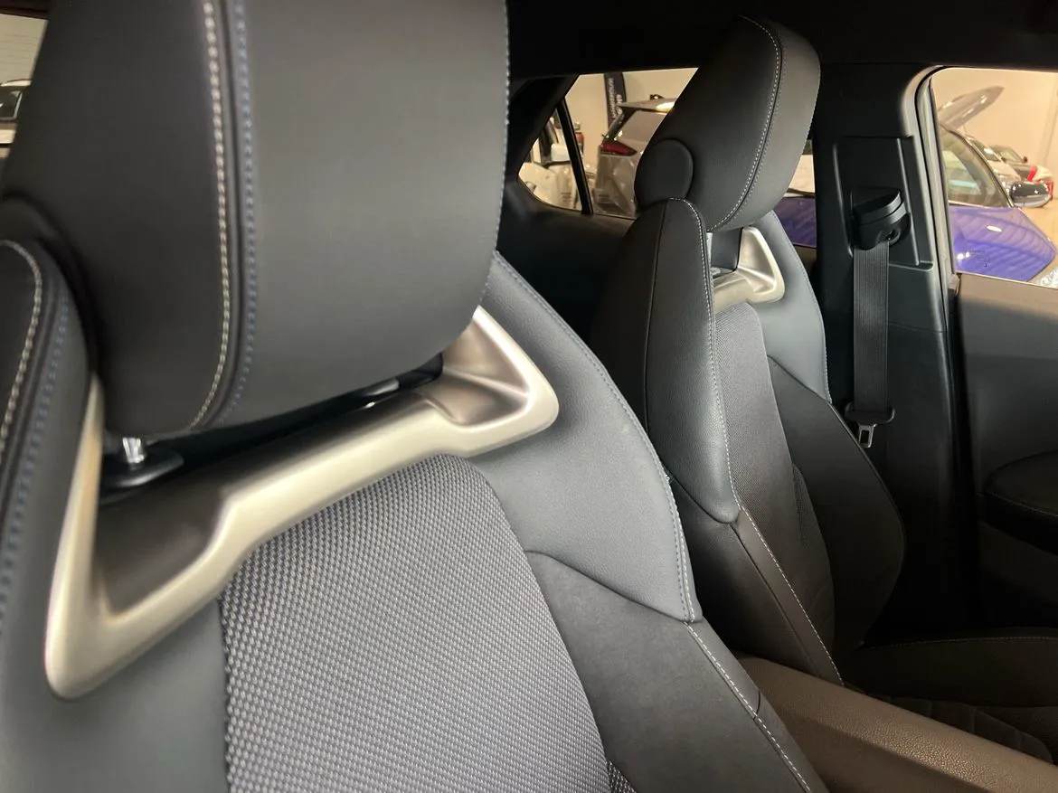 Vehicle image 21