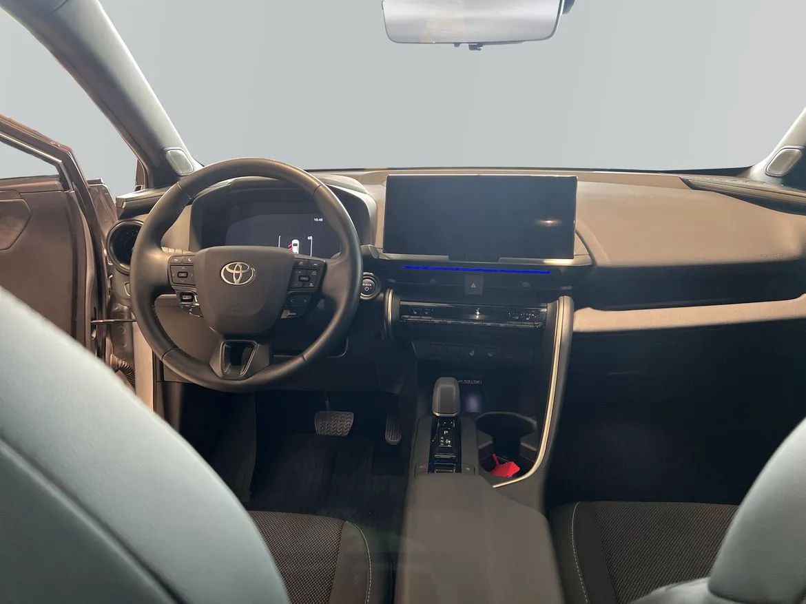 Vehicle image 7