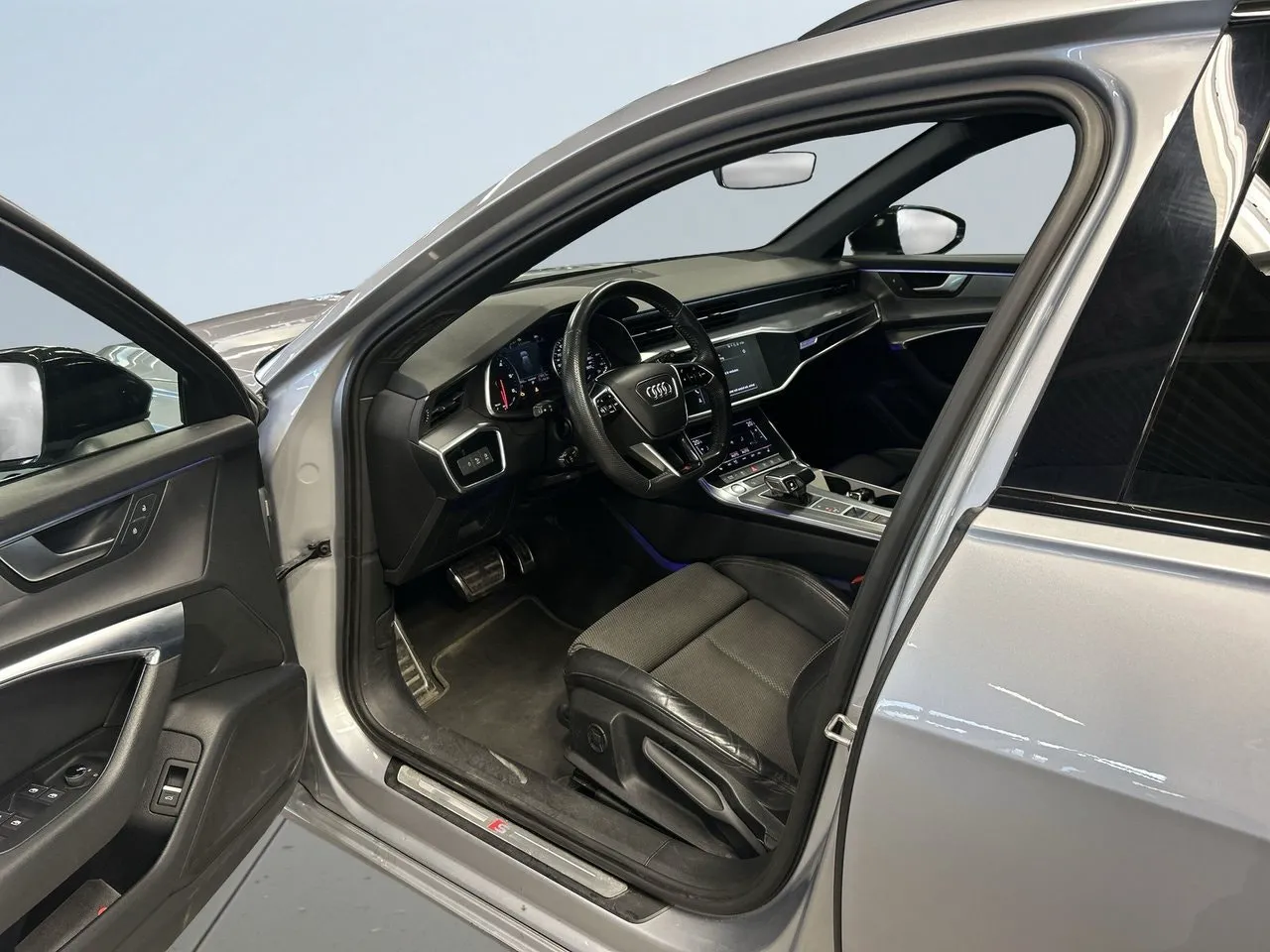 Vehicle image 6