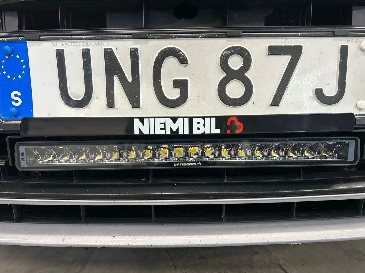 Vehicle image 16