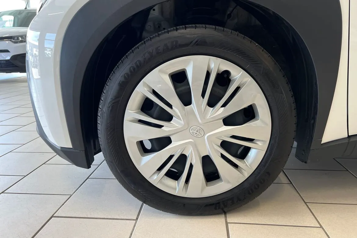 Vehicle image 14