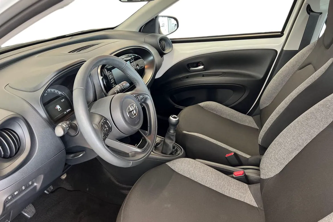 Vehicle image 11