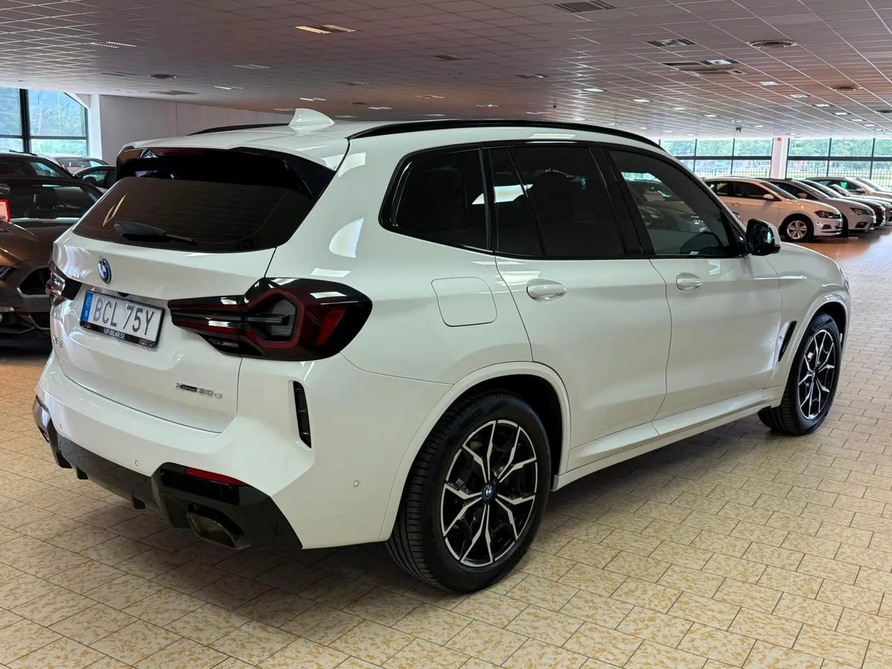 Vehicle image 6