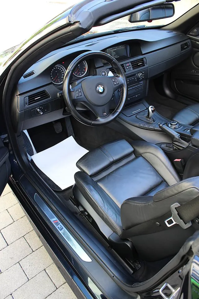Vehicle image 32