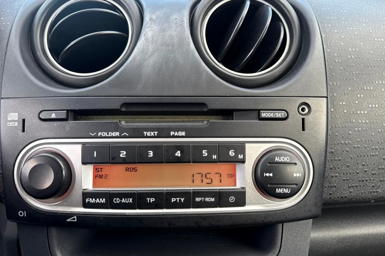 Vehicle image 14