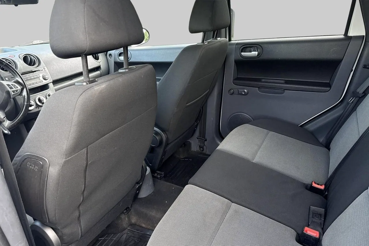Vehicle image 9