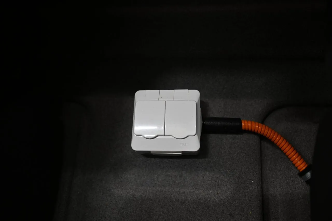 Vehicle image 28