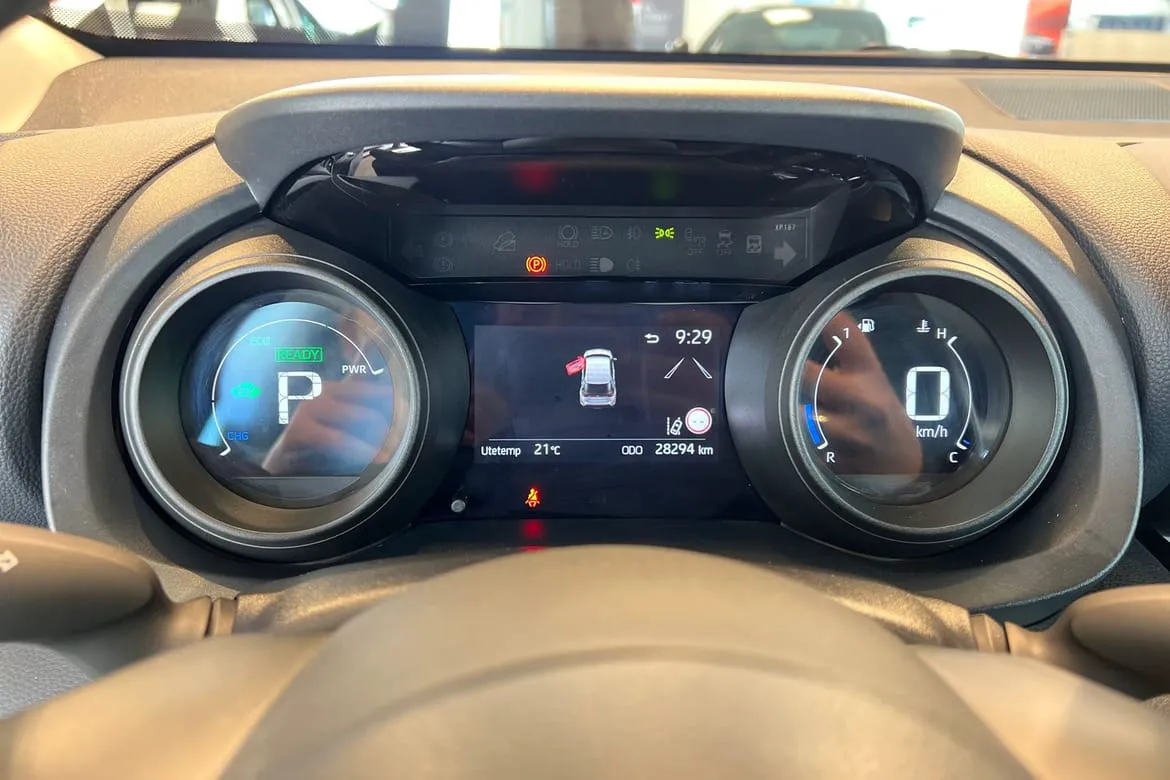 Vehicle image 16