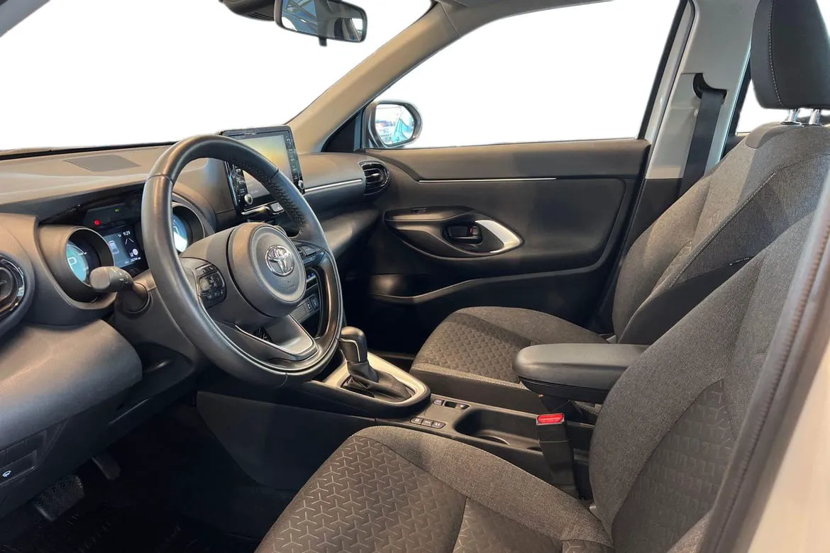 Vehicle image 14