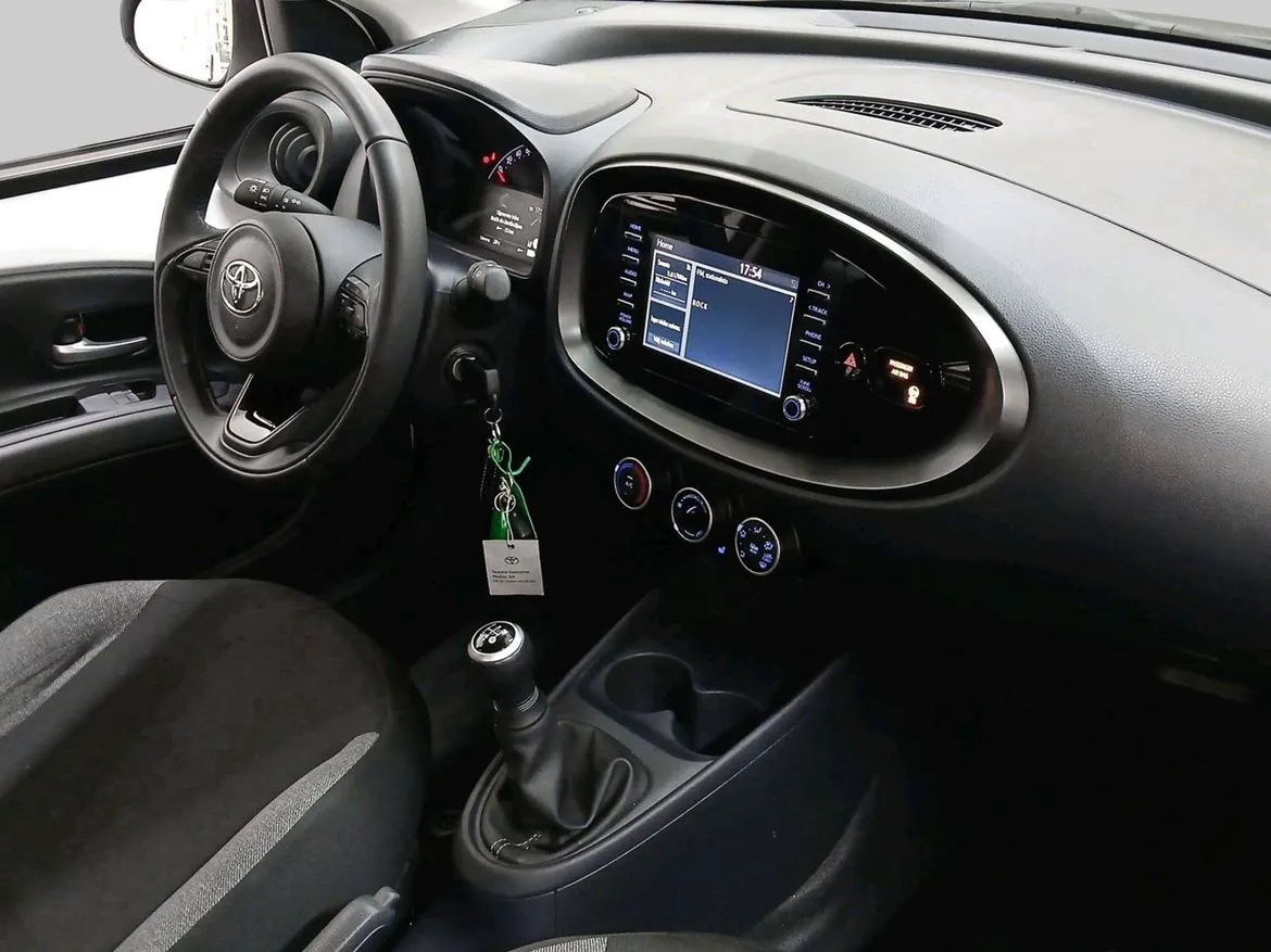 Vehicle image 18