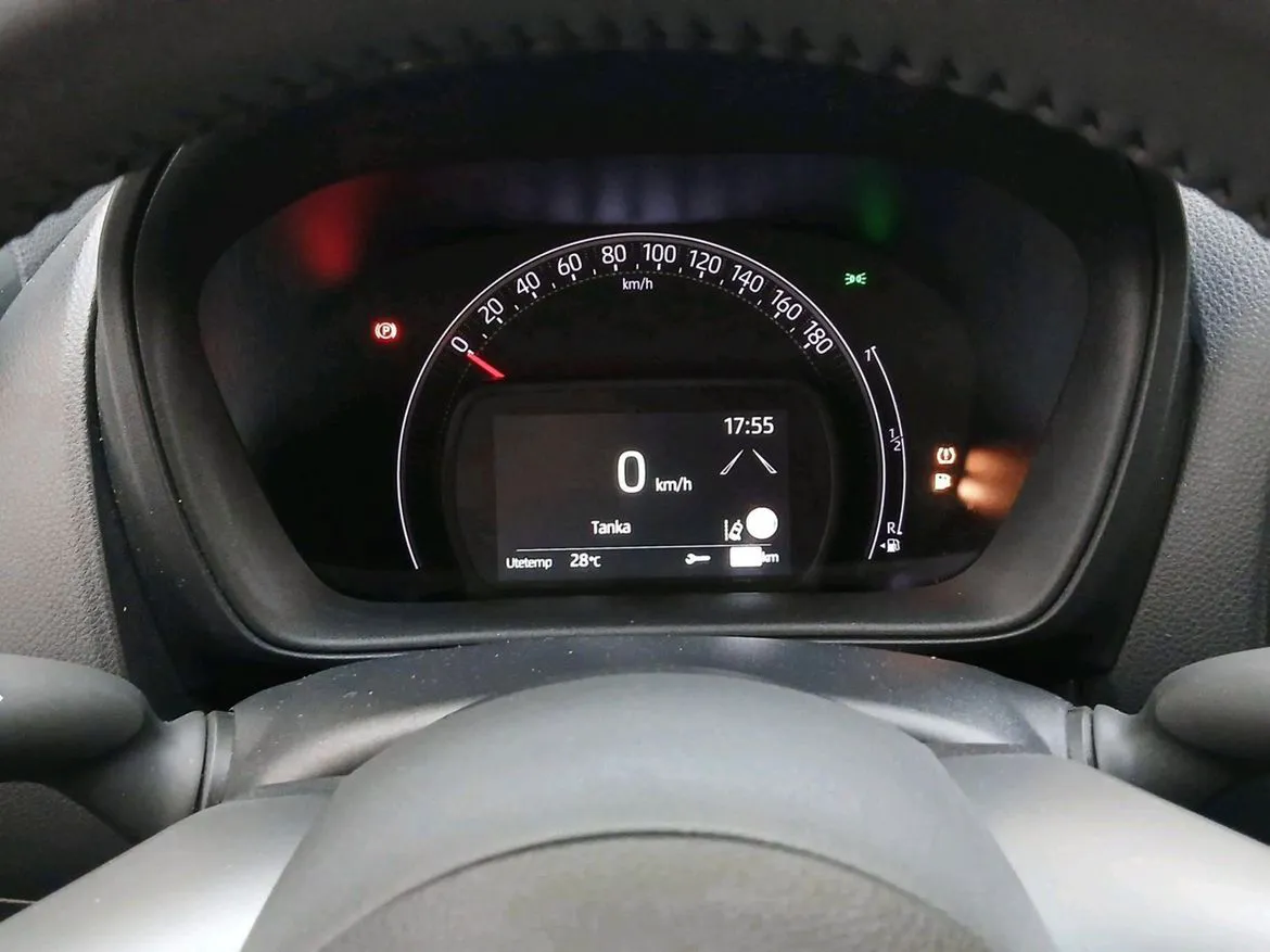 Vehicle image 30