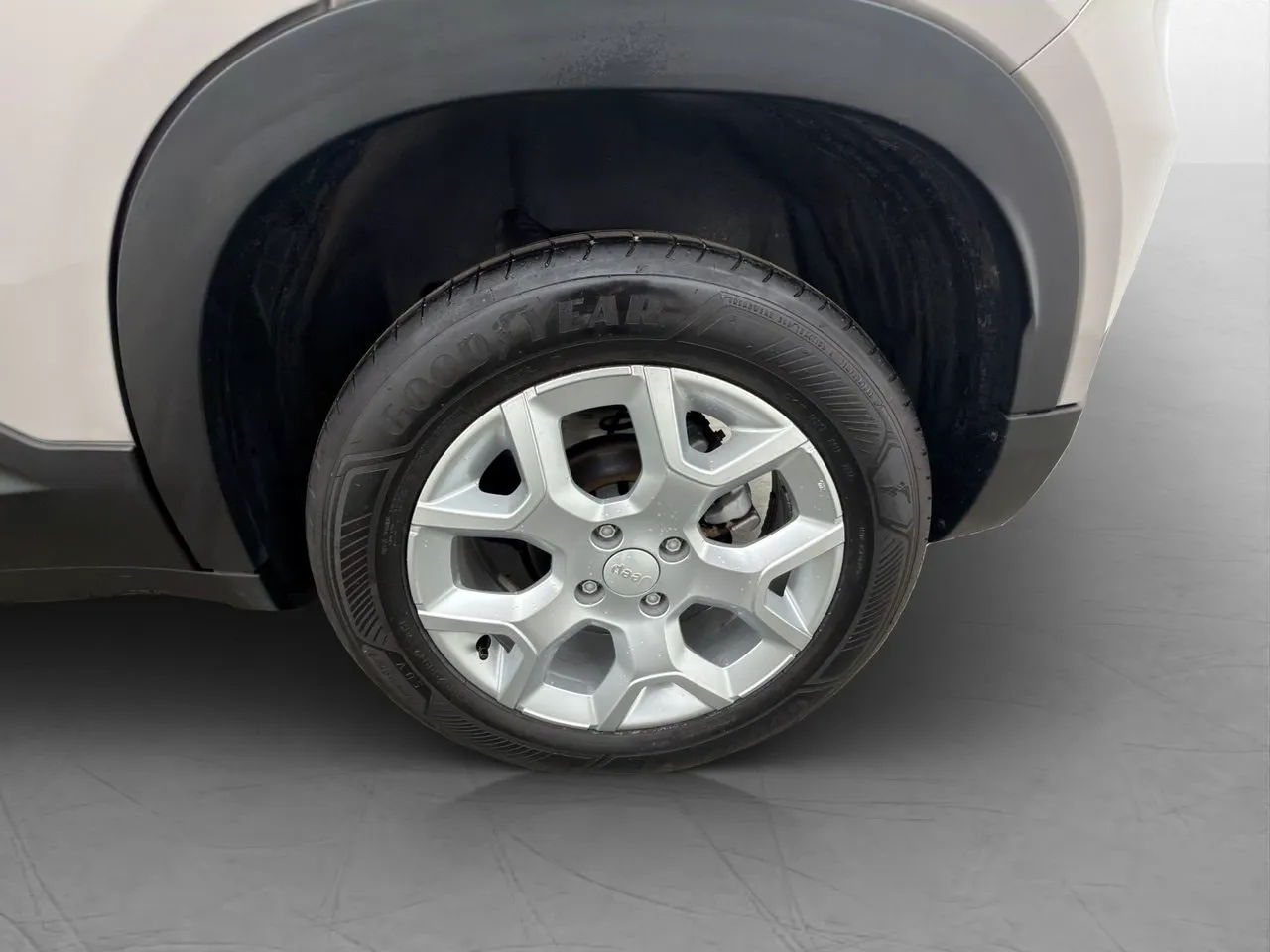 Vehicle image 28