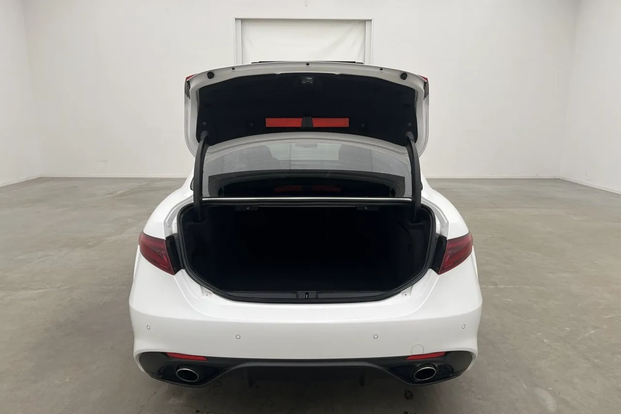 Vehicle image 24