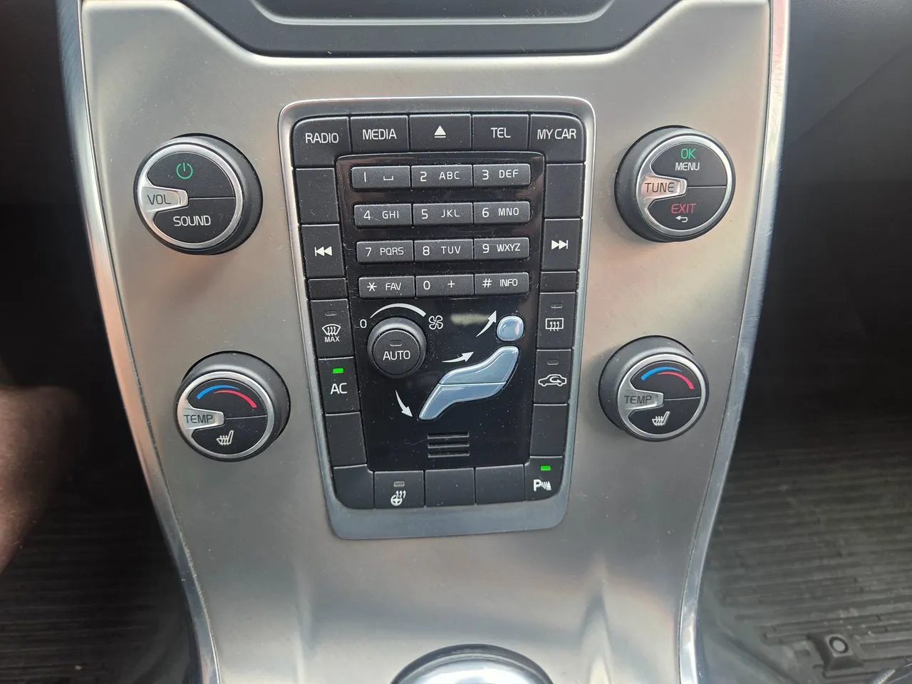 Vehicle image 18
