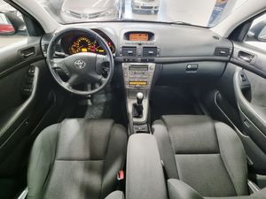 Toyota Avensis bild 11