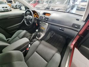 Toyota Avensis bild 17