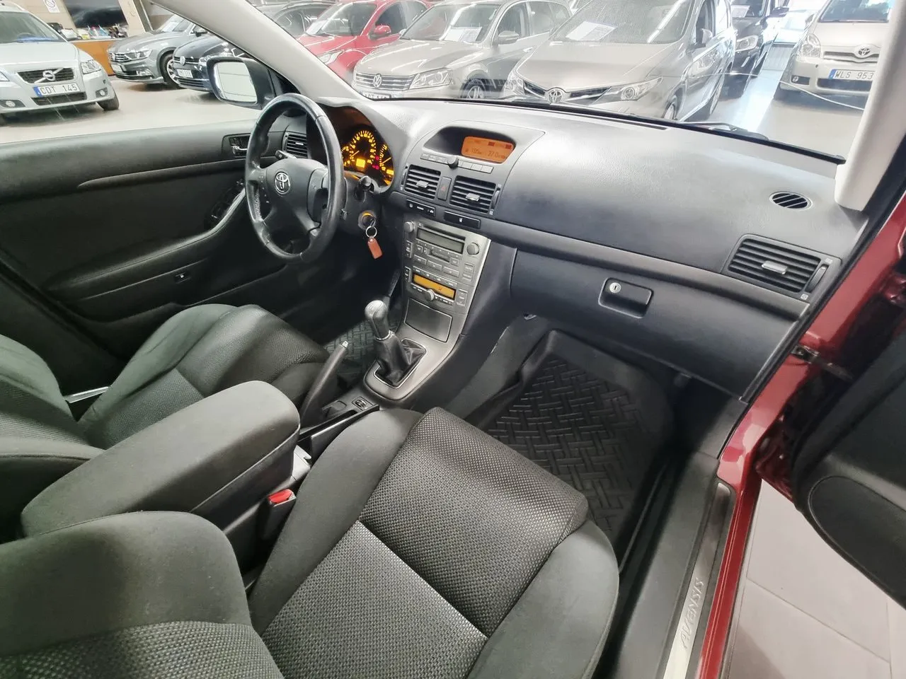 Vehicle image 16