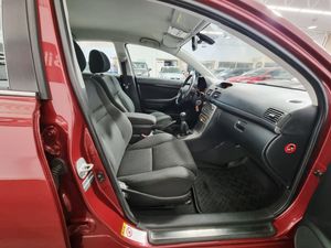 Toyota Avensis bild 16
