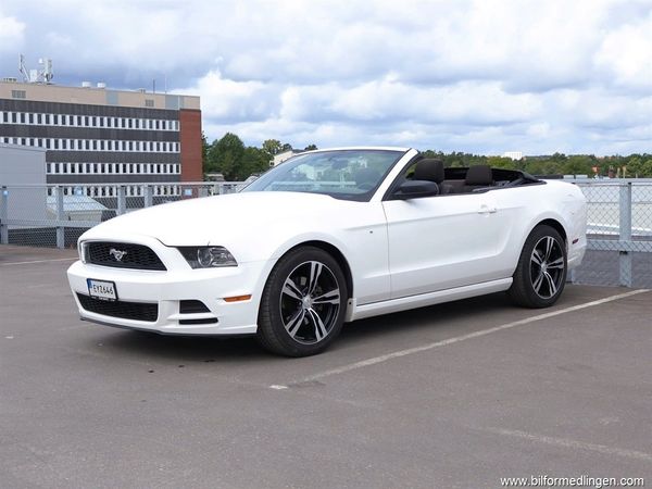 Ford Mustang V6 Cab 305hk - 2013