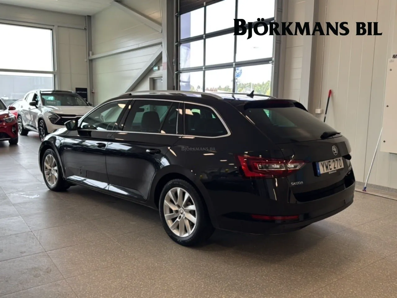 Vehicle image 5
